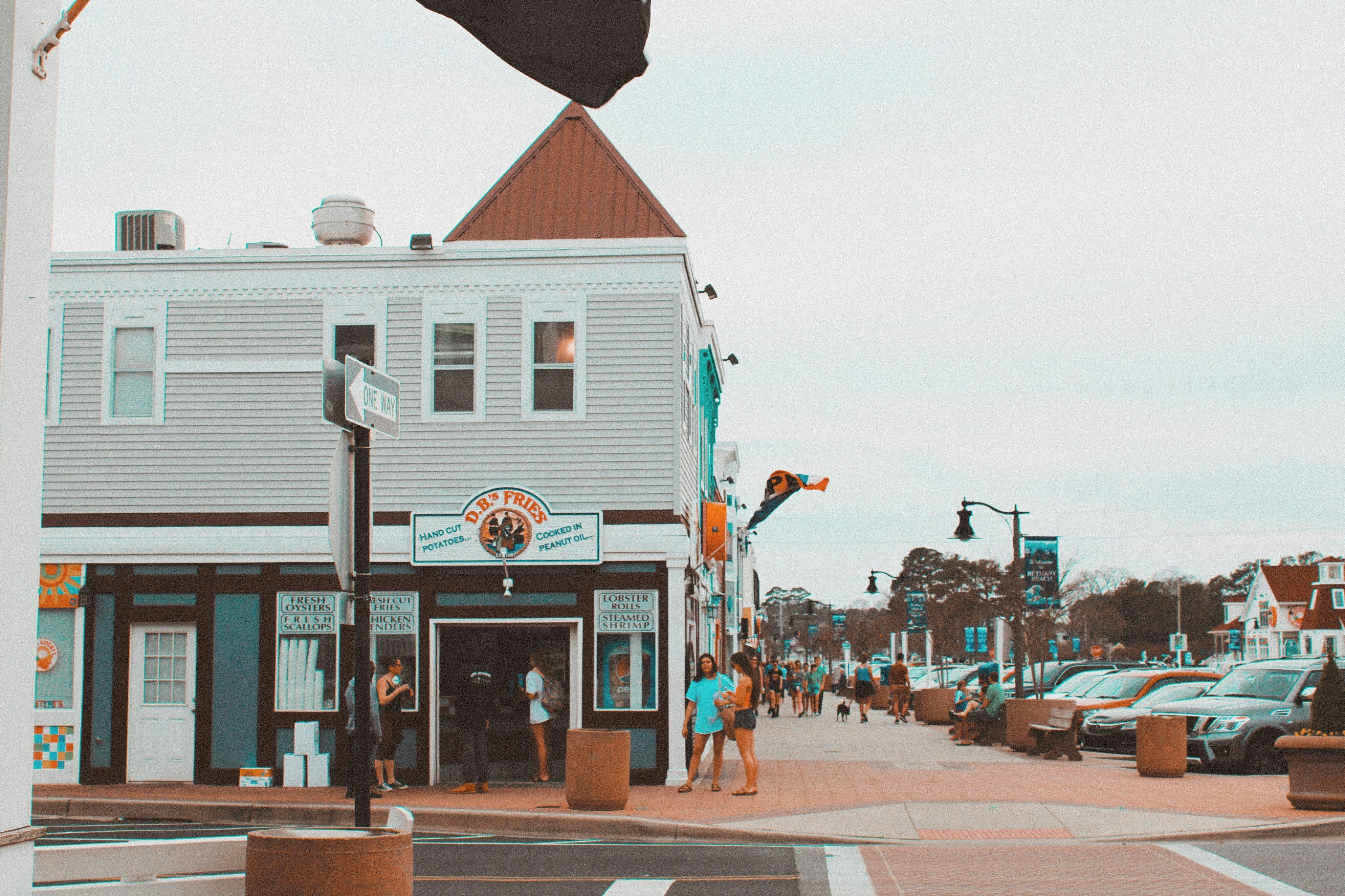 Delaware street in the summer